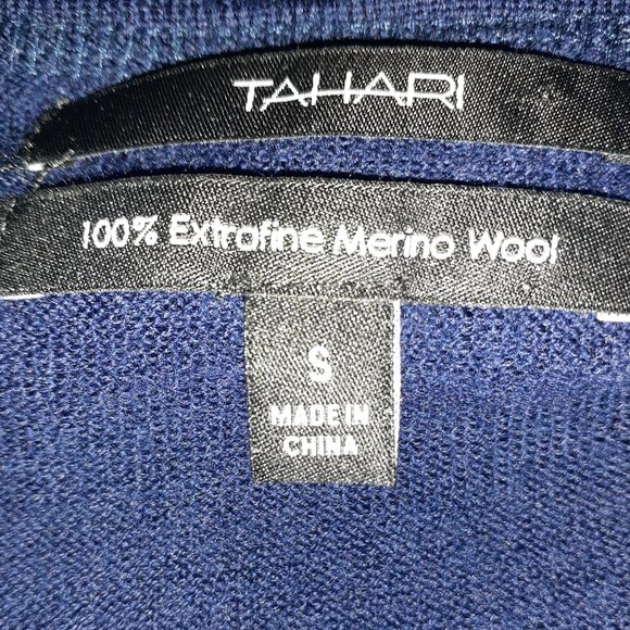Tahari 100 % Merino Wool Cardigan Sweater Dark Blue Size S Large Button Closure. - Picture 3 of 5